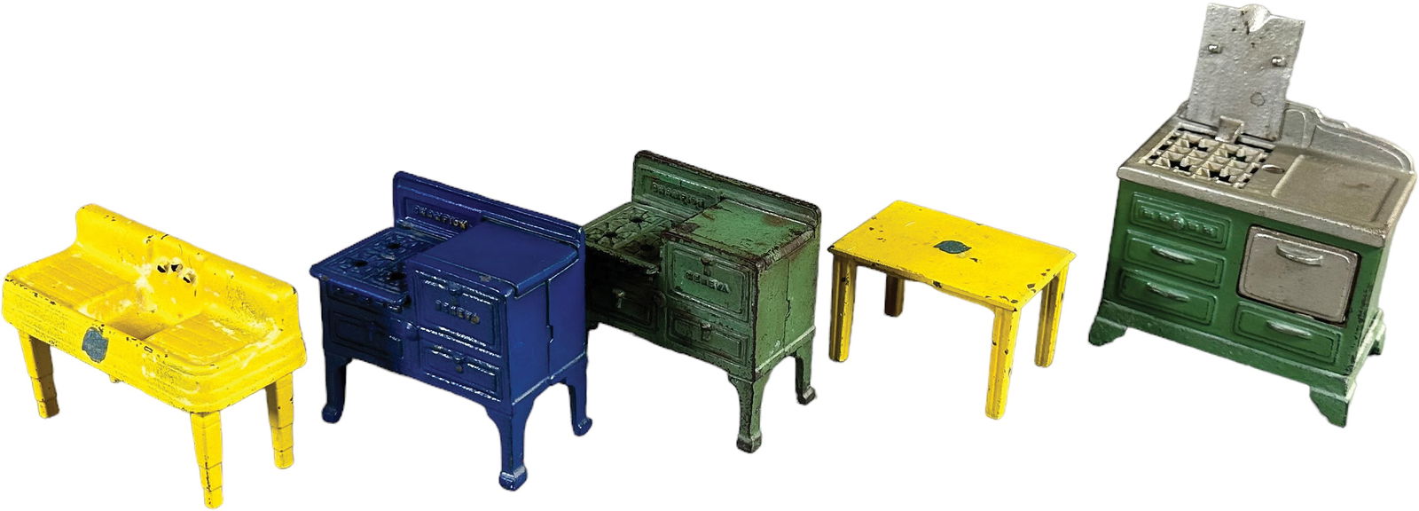 ASSORTED CAST IRON HOUSEHOLD MINIATURE TOYS (1 of 3)