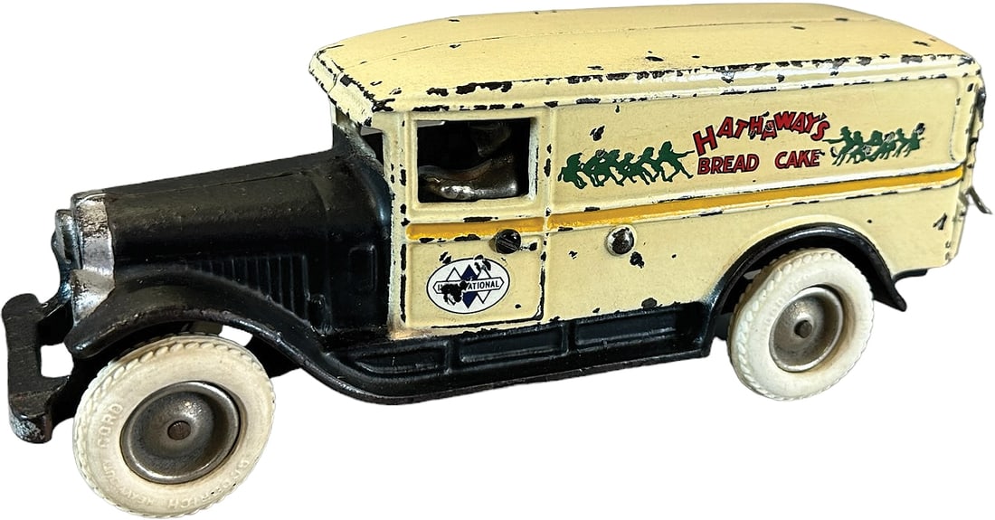 ARCADE IH HATHAWAY DELIVERY TRUCK (1 of 11)