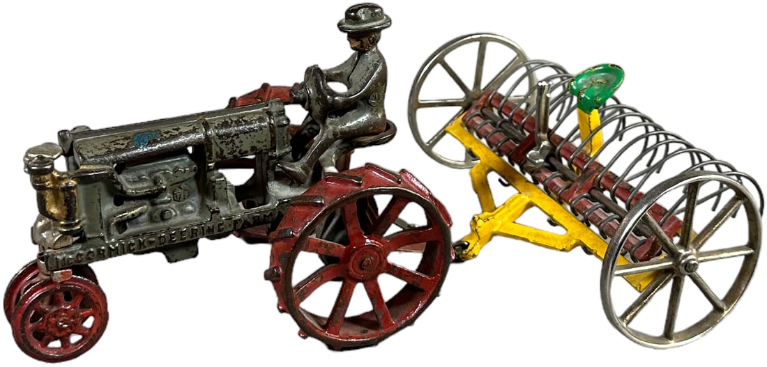 ミニカー　アメリカントラクター　McCORMICK FARMALL ミニカー アメリカントラクター McCORMICK FARMALL 1946