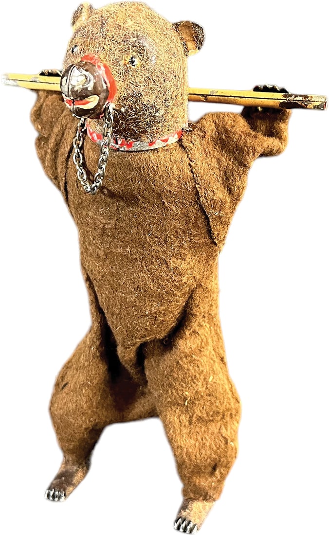 FERNAND MARTIN PERFORMING BEAR (1 of 6)