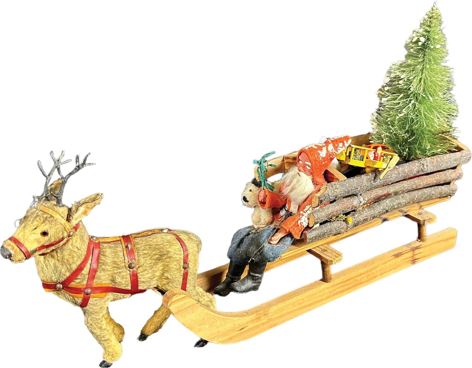 SANTA IN REINDEER DRAWN LOG SLEIGH (1 of 6)