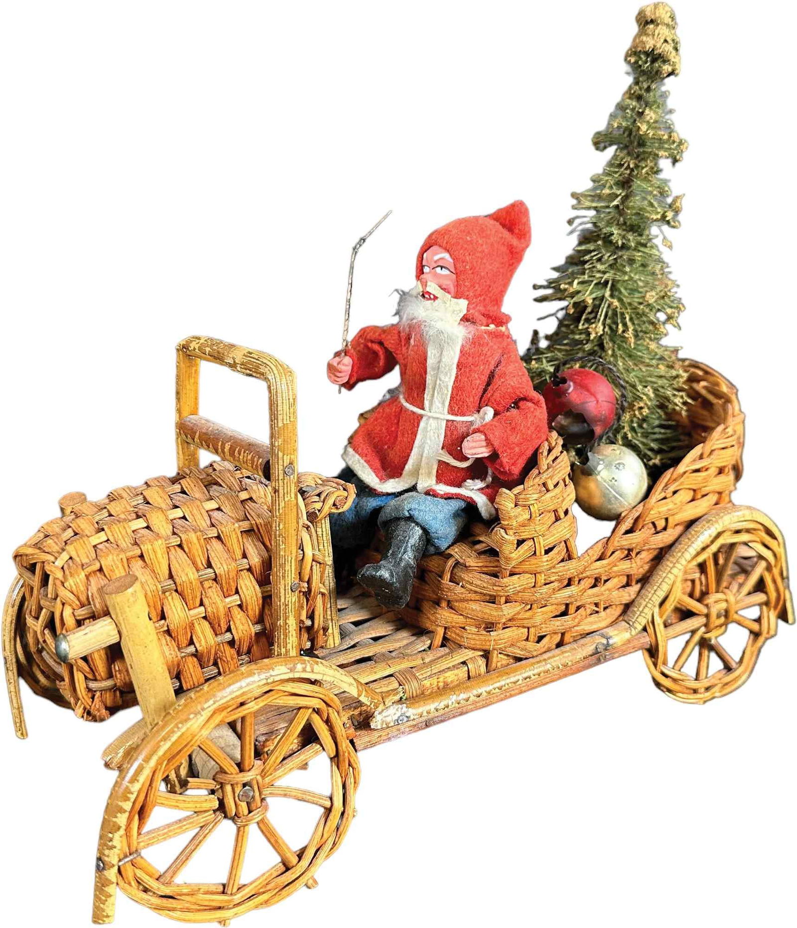 SANTA CONTAINER DRIVING WICKER CAR (1 of 8)