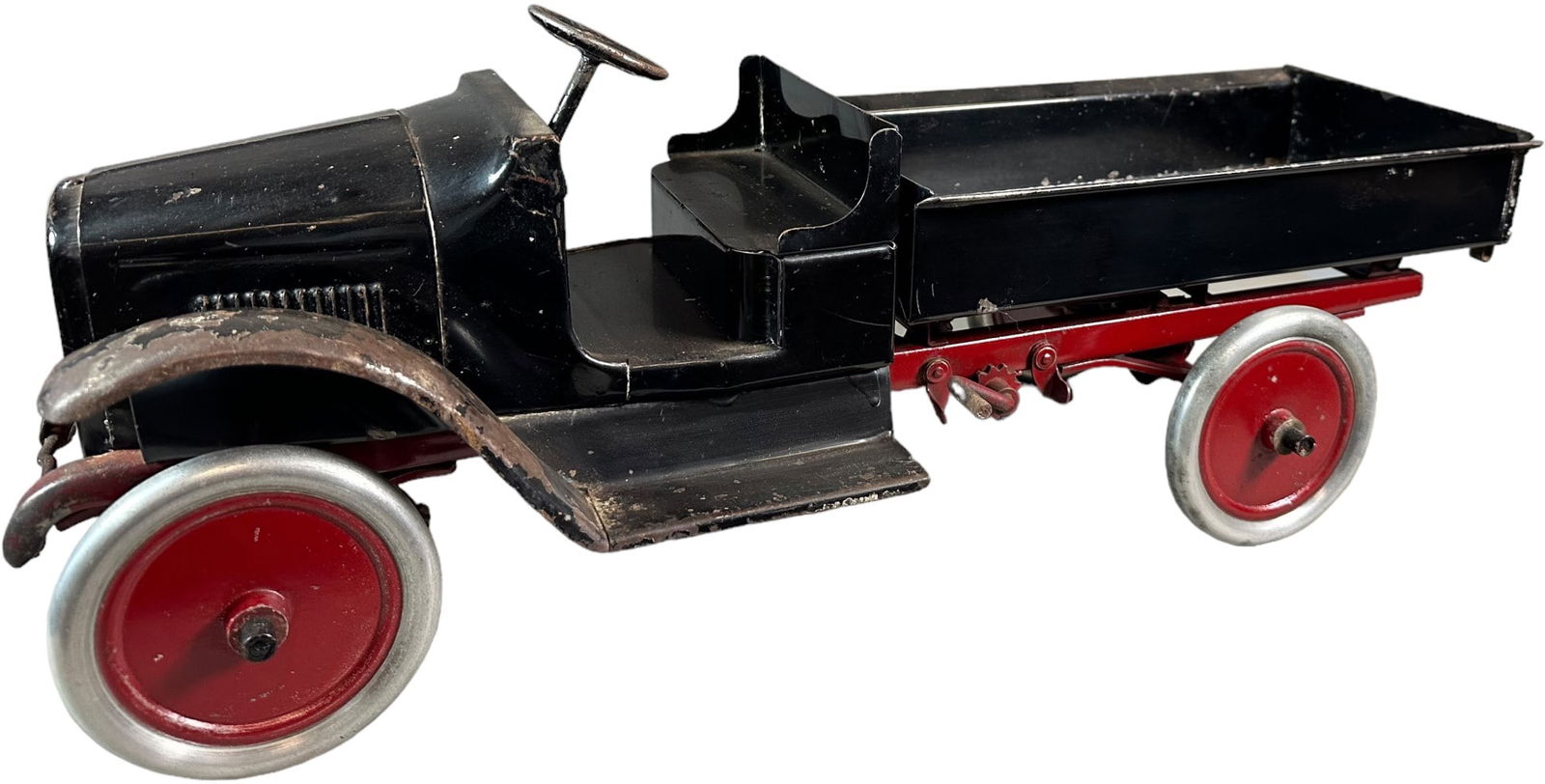 BUDDY L HAND CRANK DUMP: 548. BUDDY L HAND CRANK DUMP | 24" l. | (Very Good Condition) | $200 - $400