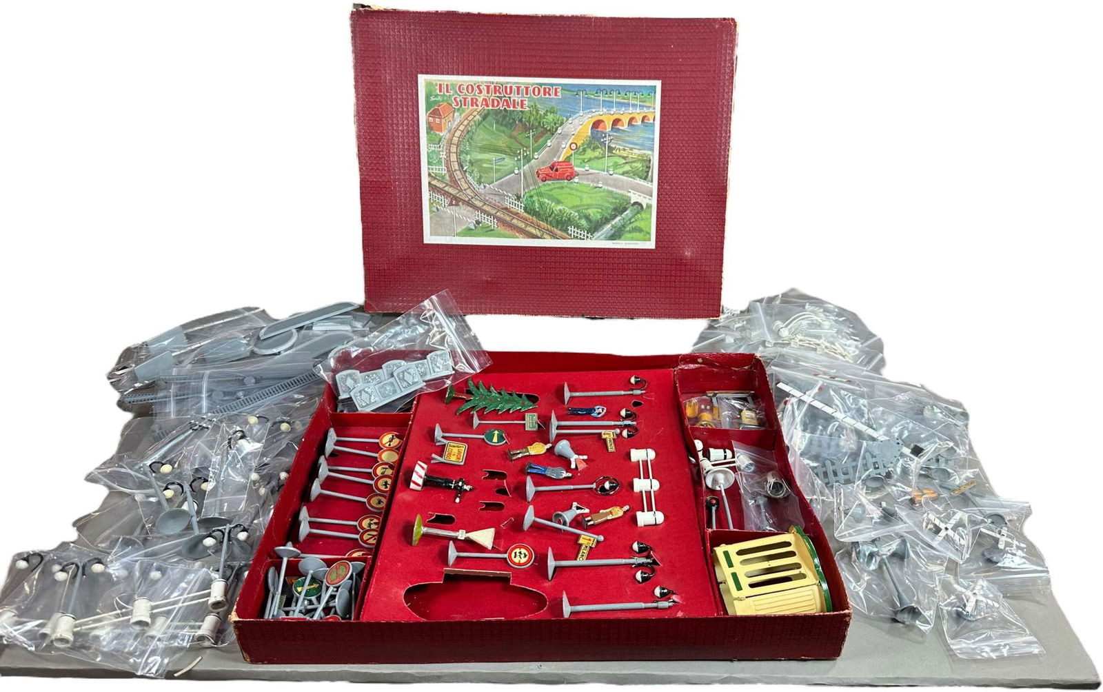 BOXED FUCILLI STREET CONSTRUCTOR TOY (1 of 10)