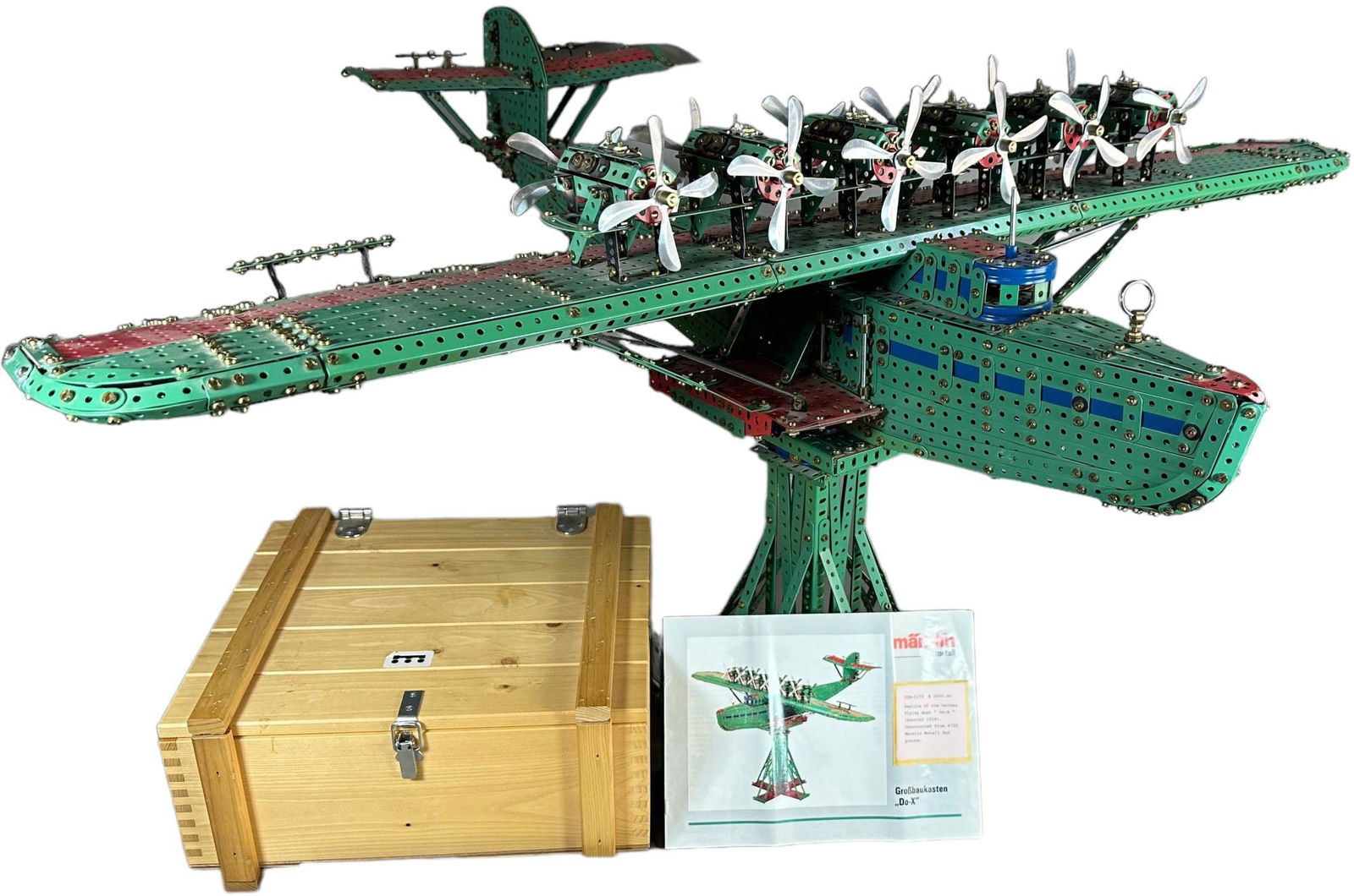 ENORMOUS MARKLIN METAL CONSTRUCTION SEAPLANE (1 of 12)