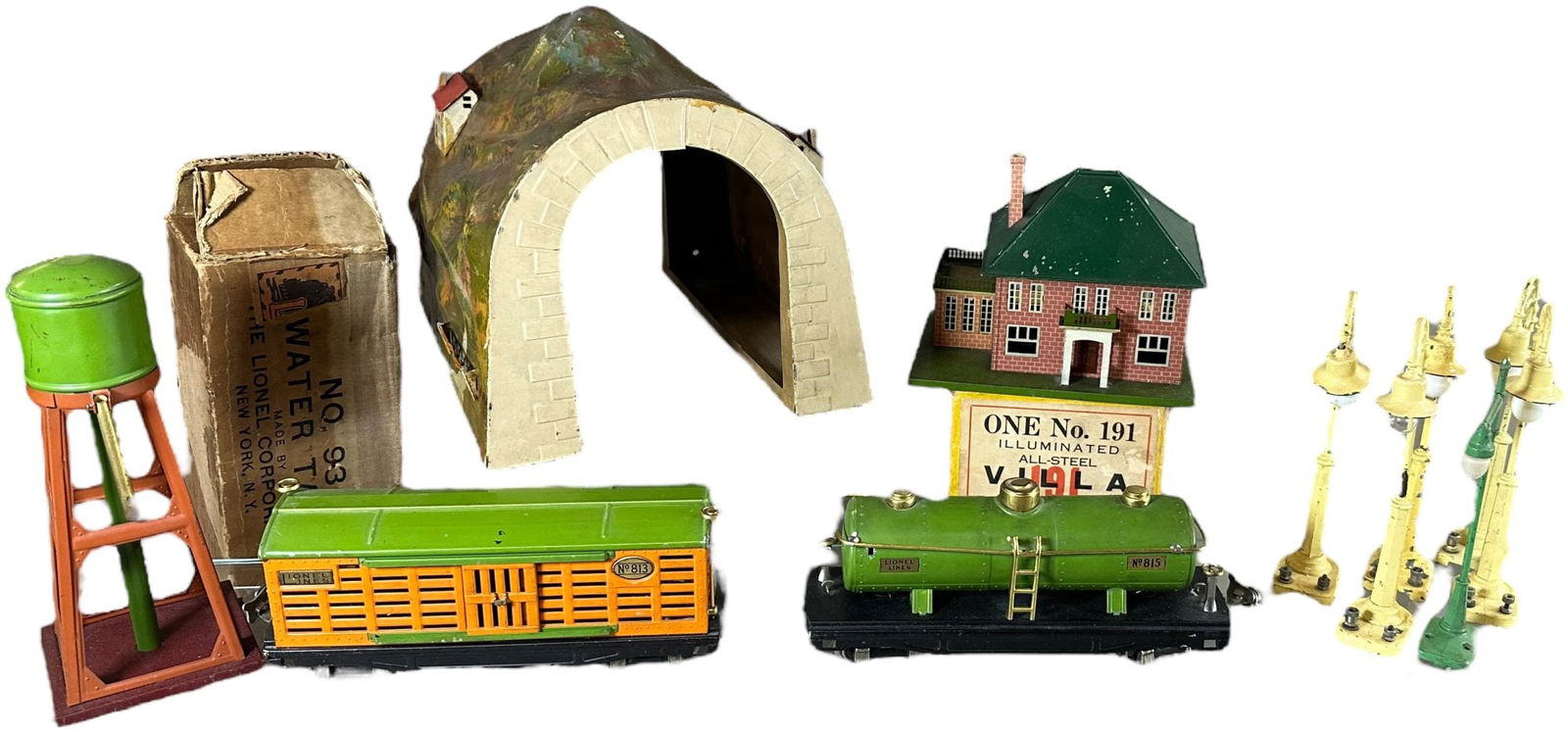 PREWAR LIONEL CARS AND ACCESSORIES (1 of 4)