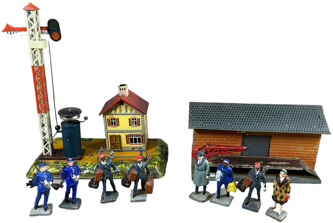 BING FREIGHT SHED & SIGNAL CROSSING W/ FIGURES (1 of 5)