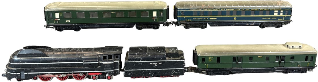 MARKLIN SK800 LOCO AND PASSENGER CARS (1 of 9)