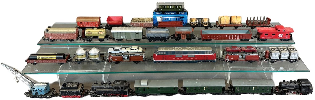 ASSORTED HO GAUGE MARKLIN LOCOS & CARS (1 of 7)