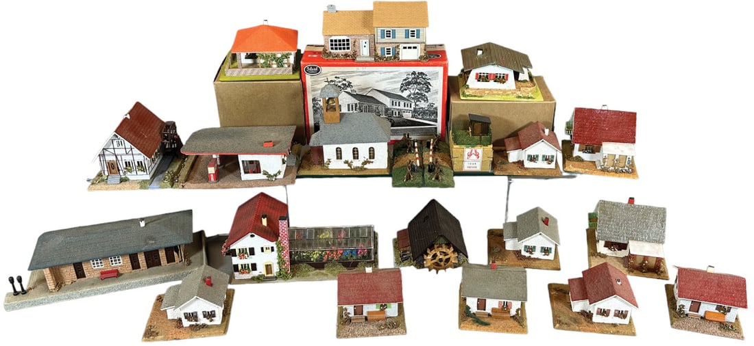 LOT OF FALLER AND SIMILAR HO BUILDINGS (1 of 7)