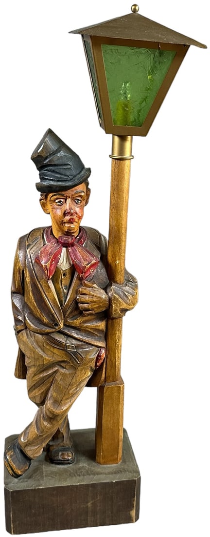 GRIESBAUM HOBO AT LAMP POST WHISTLER (1 of 4)