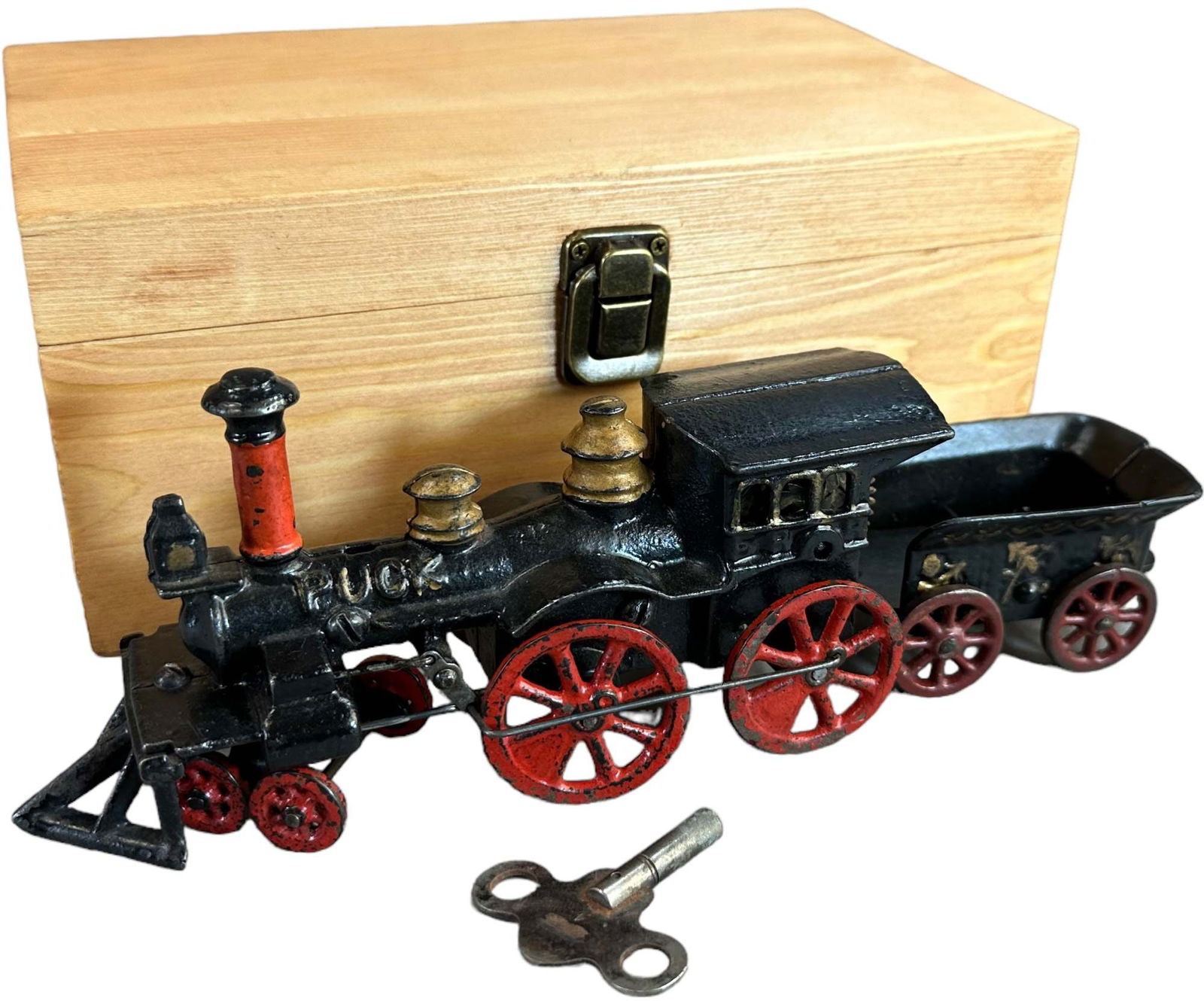 SECOR PUCK CLOCKWORK LOCOMOTIVE & TENDER (1 of 5)