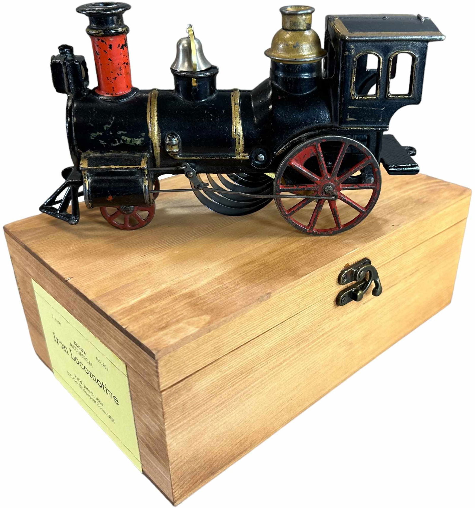 LARGE SECOR CLOCKWORK LOCOMOTIVE (1 of 4)