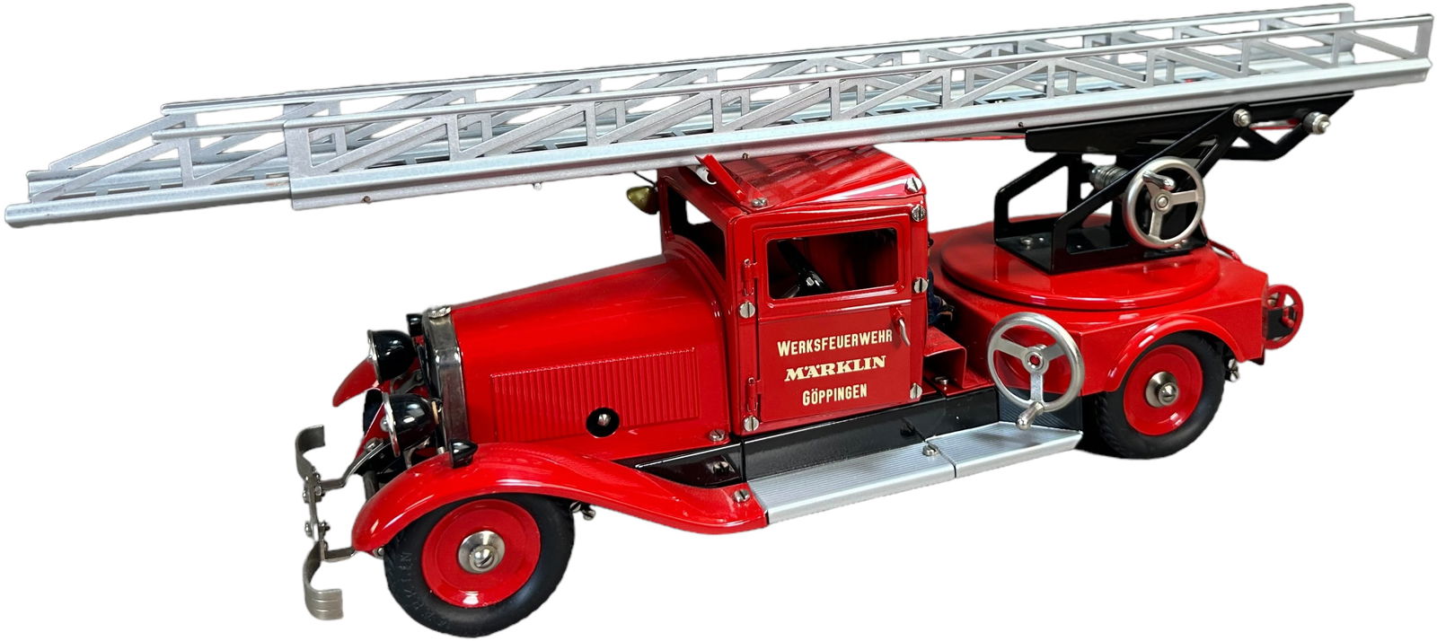 MARKLIN FIRE LADDER TRUCK (1 of 7)