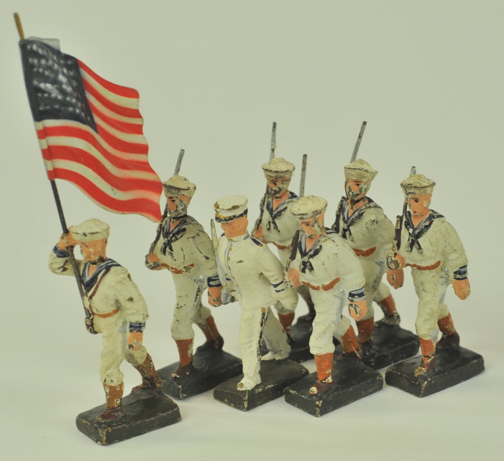 GROUPING OF LINEOL FIGURES: US White Jackets, including 5 marching sailors, one flag bearer, and one officer. 7 pieces.