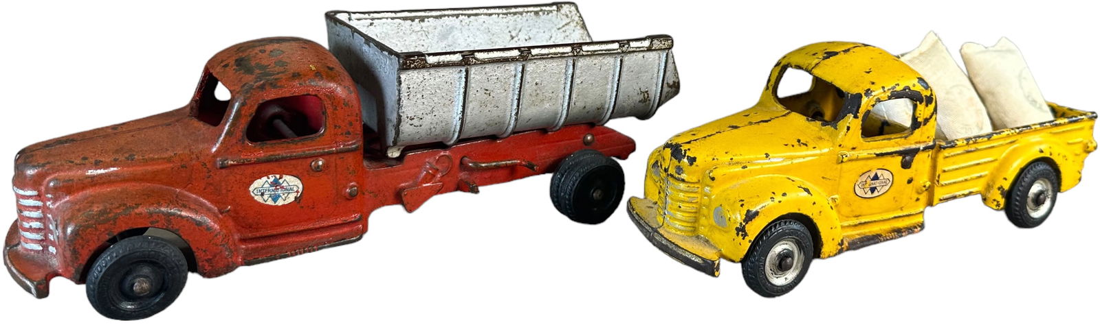 ARCADE INTERNATIONAL DUMP AND PICK-UP TRUCKS (1 of 7)