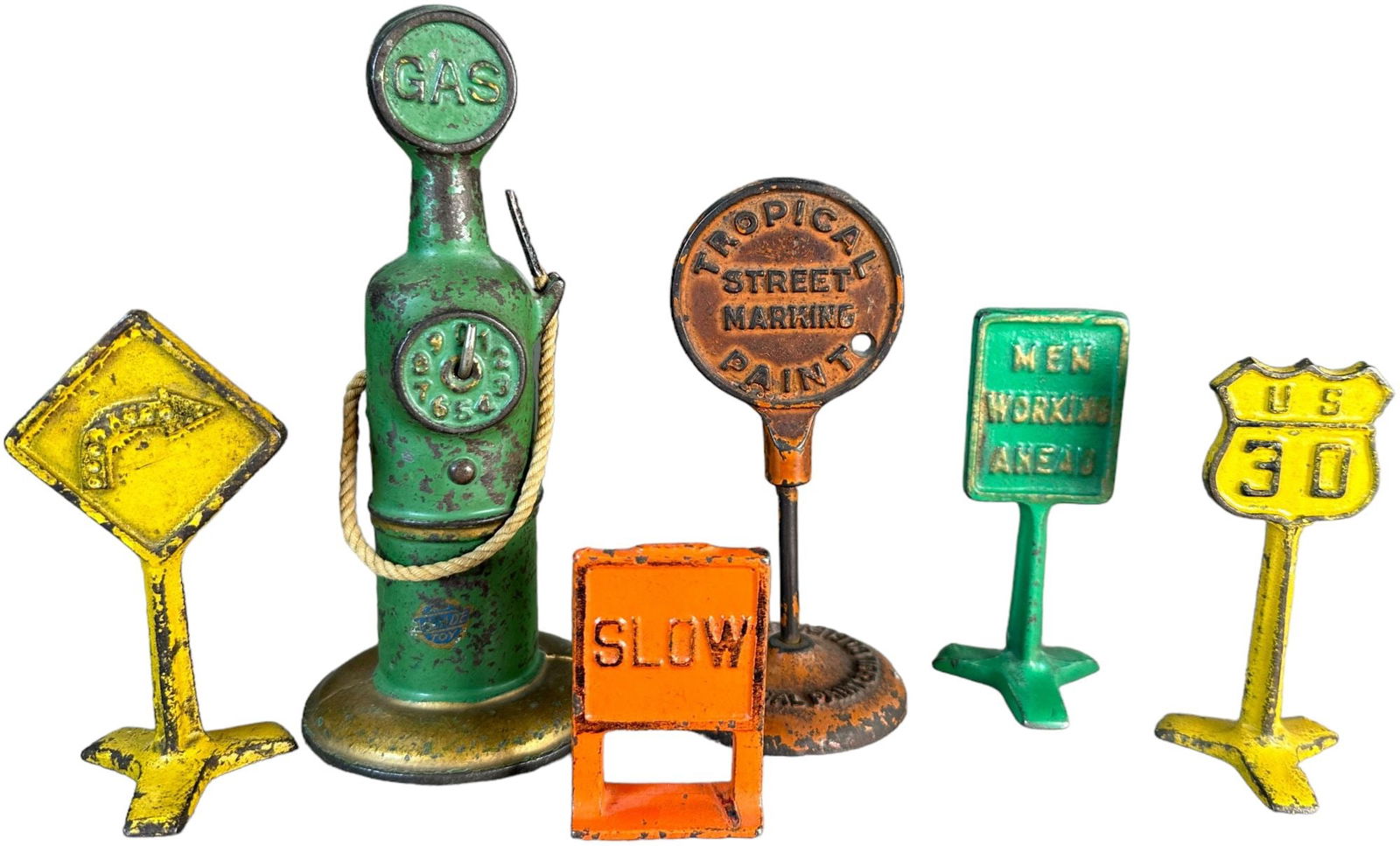 ASSORTED ARCADE ROAD SIGNS & GAS PUMP (1 of 3)