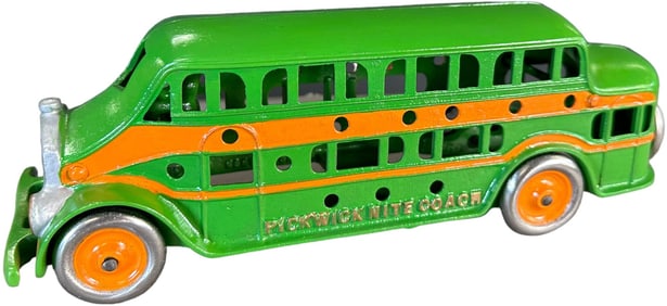 LARGE KENTON PICKWICK NITE COACH