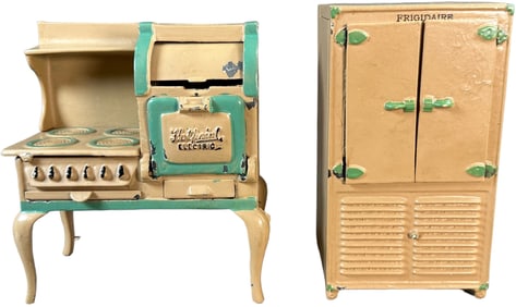 ARCADE ELECTRIC STOVE & FRIGIDAIRE ICE BOX