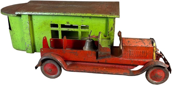 TURNER FIRE ENGINE HOUSE W/ TRUCK