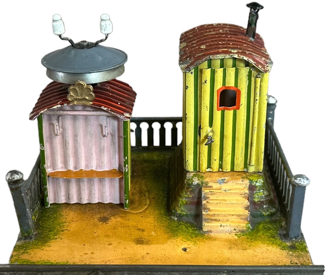 MARKLIN BELL-RINGING CROSSING ACCESSORY (1 of 5)