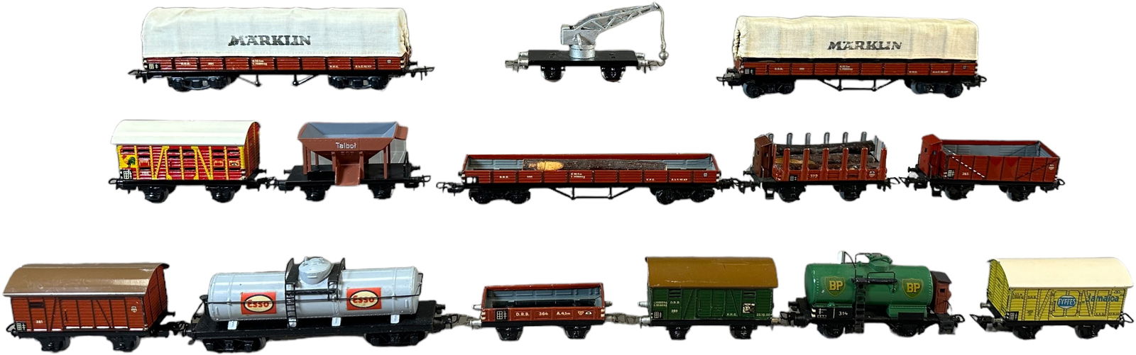 EARLY MARKLIN HO GAUGE FREIGHT CARS (1 of 5)