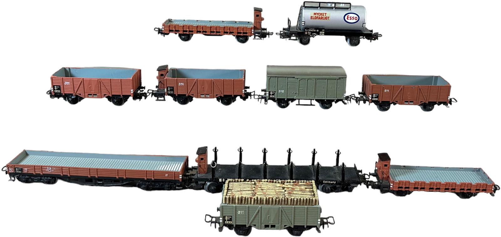 MARKLIN DIECAST HO FREIGHT WAGONS: 181. MARKLIN DIECAST HO FREIGHT WAGONS | HO gauge. | 6.5" l. | (Excellent Condition) | $300 - $600