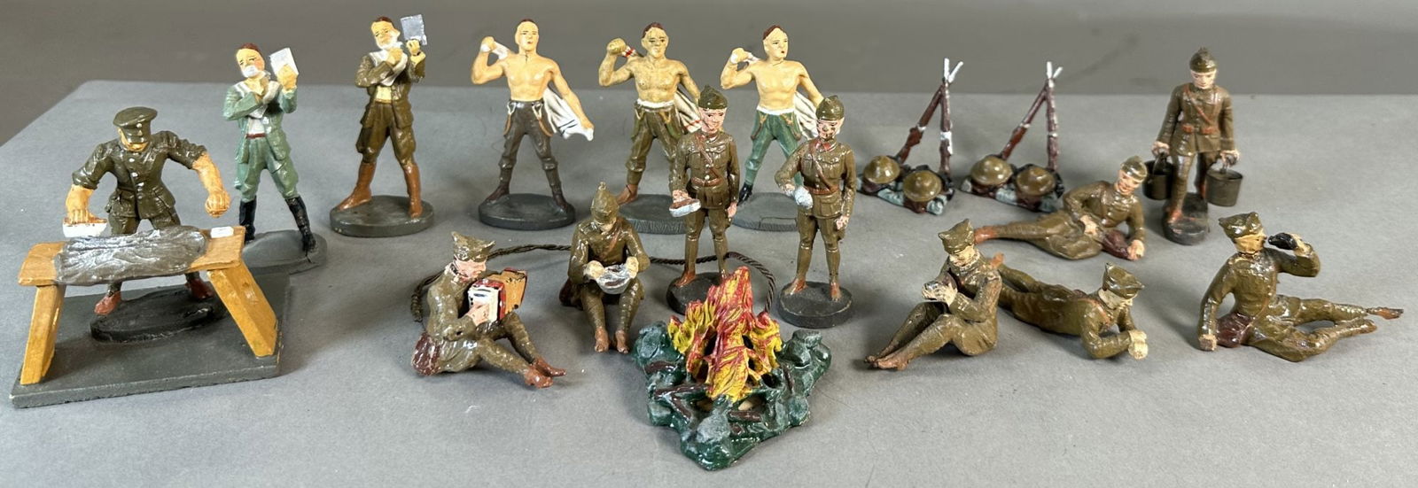 ELASTOLIN CAMP SOLDIERS (1 of 6)