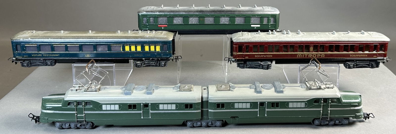 MARKLIN GREEN ST800 PASSENGER SET: 228. MARKLIN GREEN ST800 PASSENGER SET | 16" l. | Some roof ventilators on (Mint in Box Condition)ropa are broken, otherwise (Excellent to Pristine Condition) | $750 - $1,500