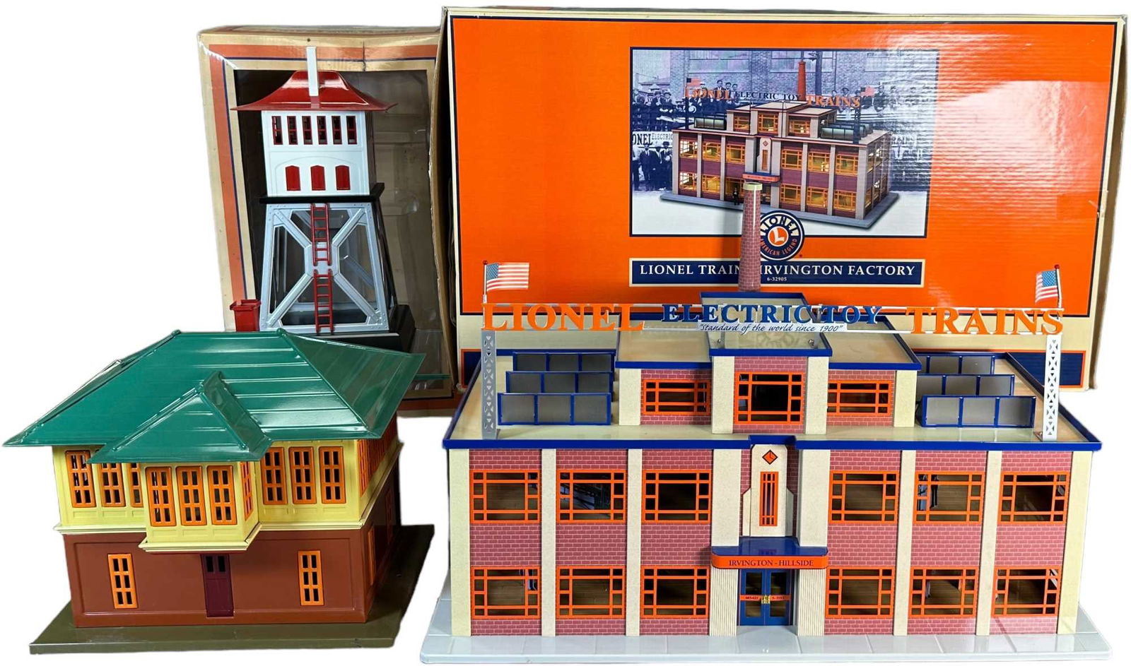 TINPLATE LIONEL STATION & SWITCH TOWERS (1 of 8)