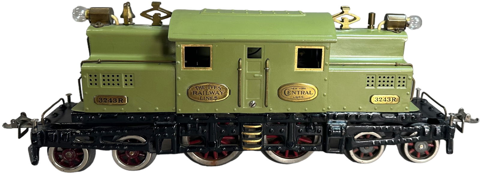 IVES BRASS PLATE 3243R LOCOMOTIVE (1 of 5)