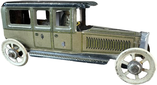 FISCHER SEDAN WITH DRIVER PENNY TOY