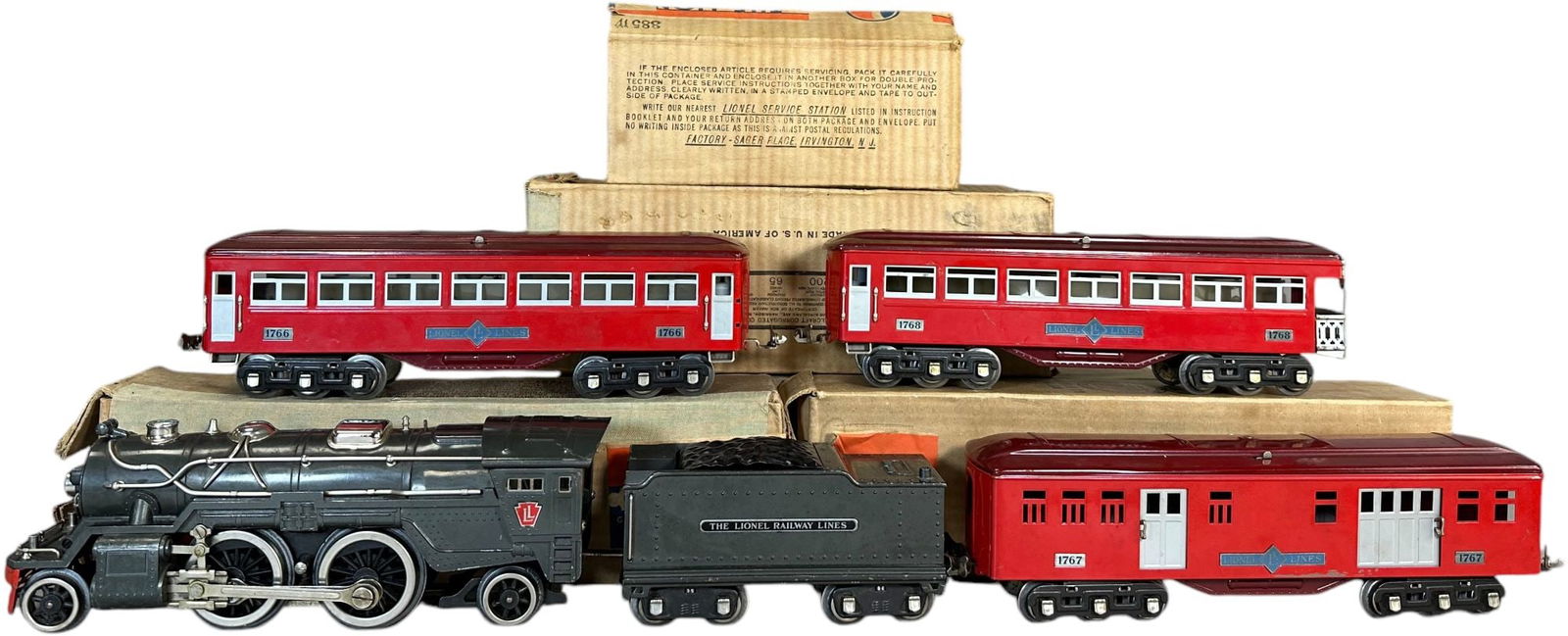 LIONEL 1835E PASSENGER SET WITH BOXES (1 of 5)