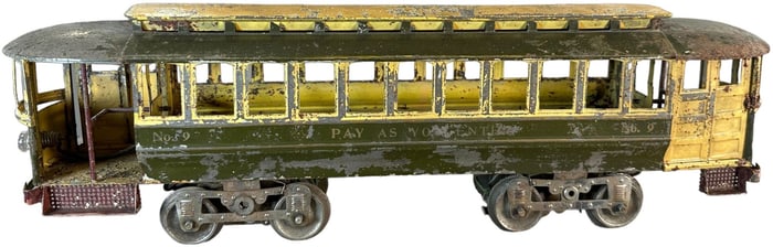 LIONEL NO. 9 PAY AS YOU ENTER TROLLEY