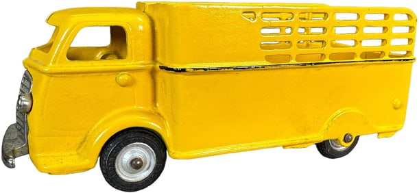 ARCADE COE INTERNATIONAL STAKE TRUCK