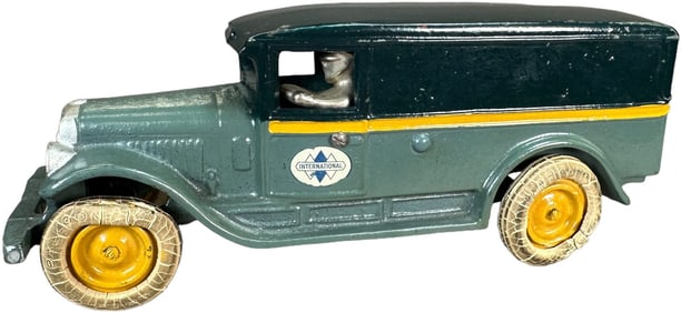 ARCADE INTERNATIONAL DELIVERY PANEL VAN