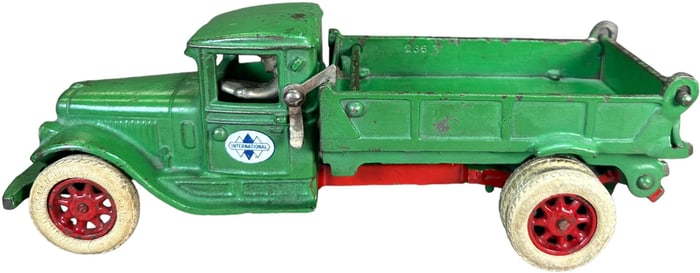 ARCADE INTERNATIONAL DUMP TRUCK