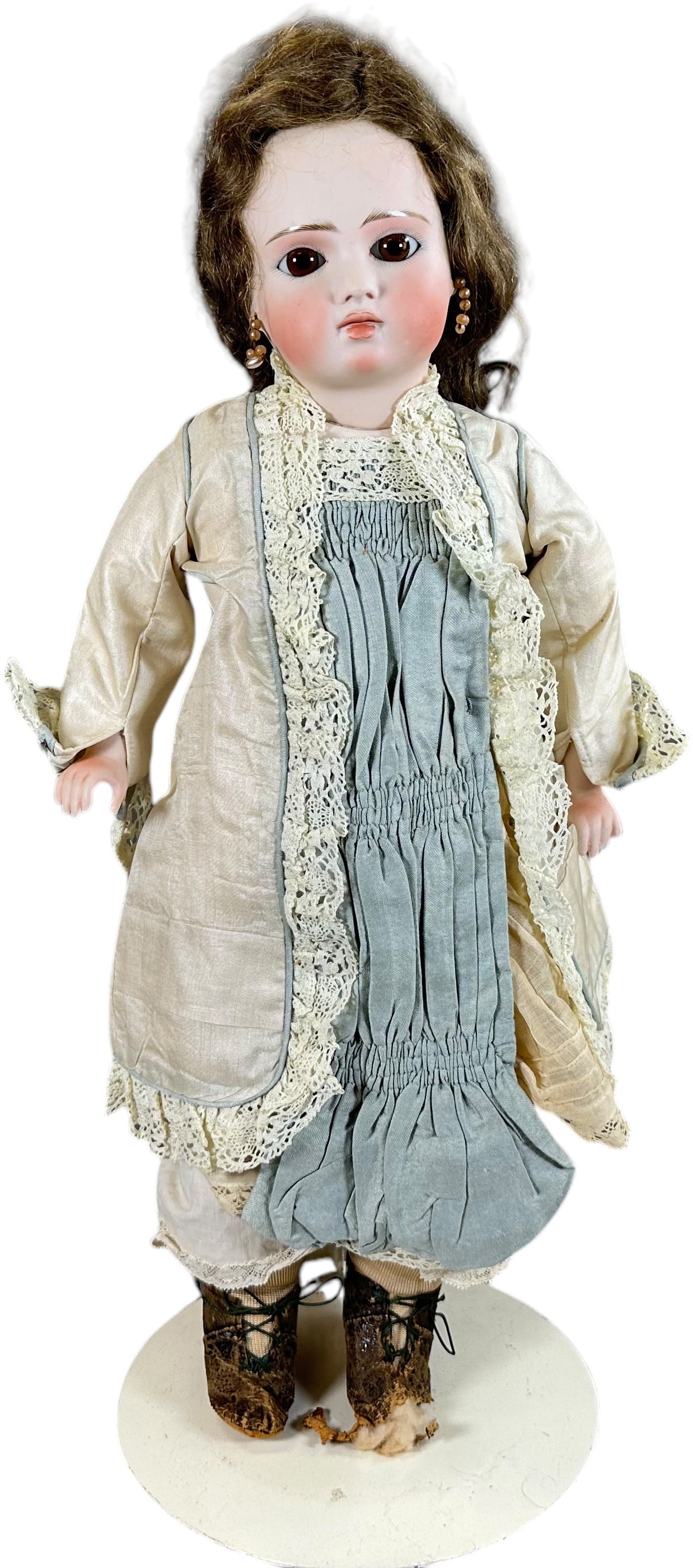 BISQUE SHOULDER HEAD DOLL (1 of 7)