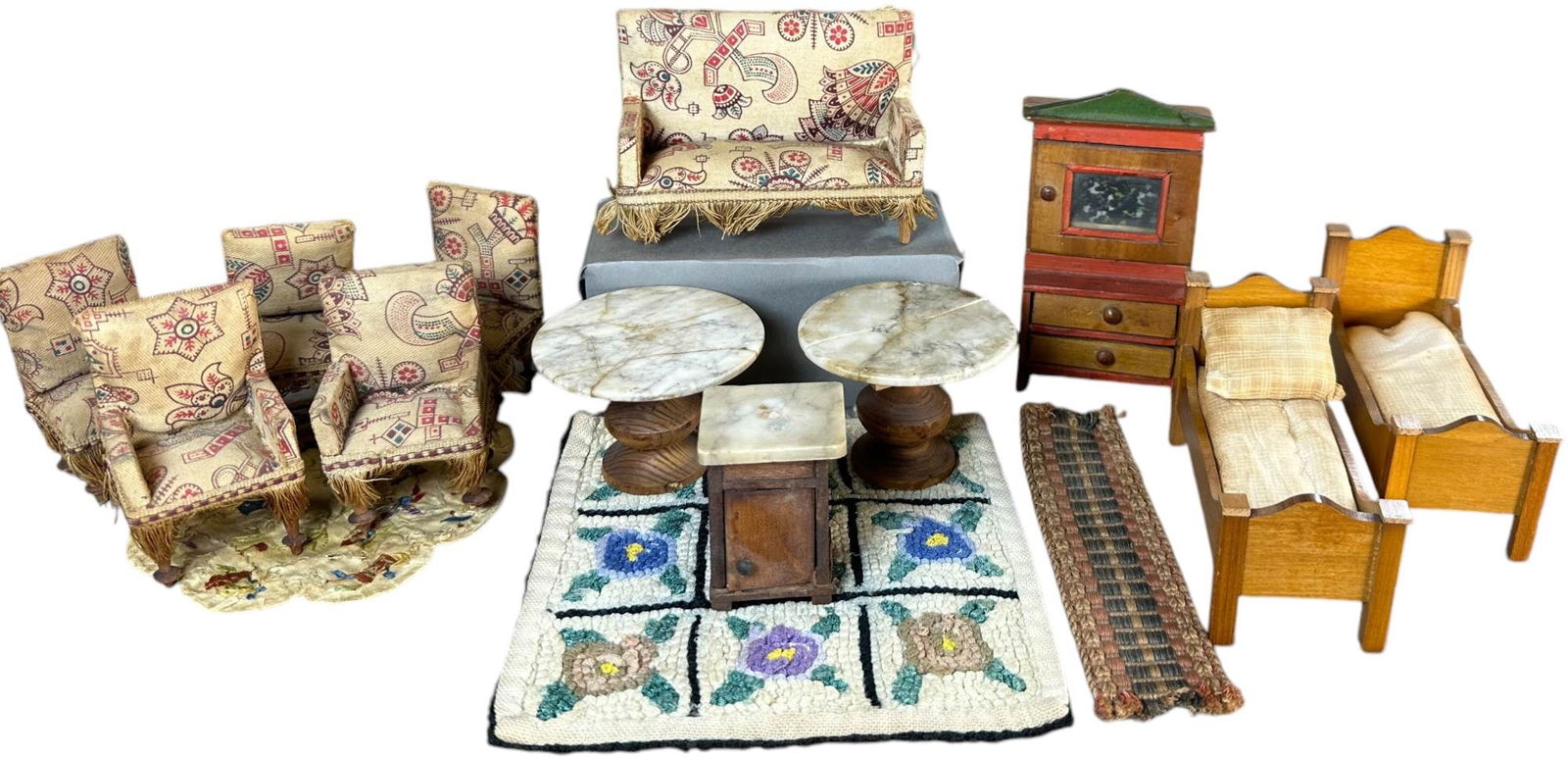 GERMAN SMALL SCALE DOLLS HOUSE FURNITURE (1 of 6)