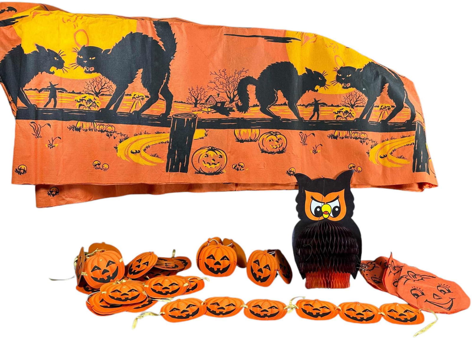 HALLOWEEN TABLE DECOR: 466. HALLOWEEN TABLE DECOR | Includes tablecloth and napkins, and table decorations. | 84" l. tablecloth | (Excellent Condition) | $200 - $400