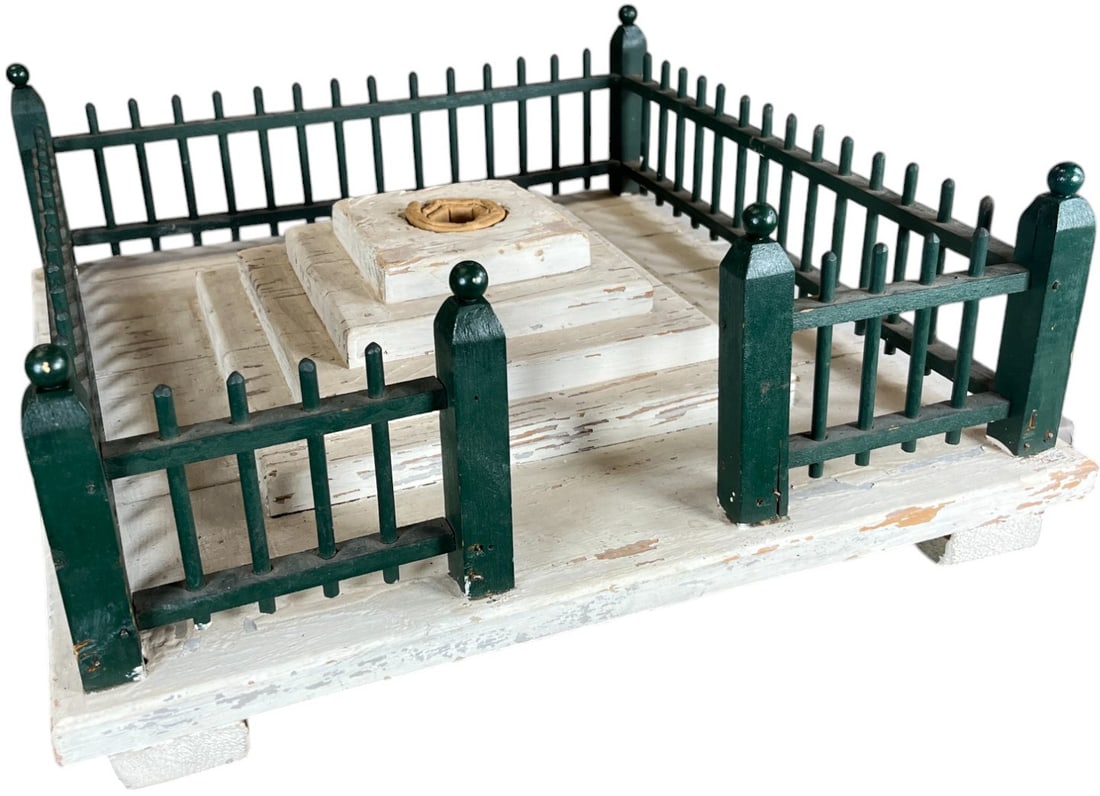 WOODEN FENCE CHRISTMAS TREE STAND BASE (1 of 5)