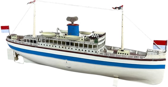 FLEISCHMANN BLUE AND WHITE OCEAN LINER