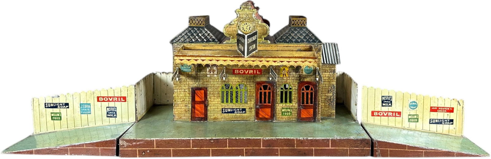 MARKLIN CHURCHBURY STATION W/ RAMPS (1 of 12)