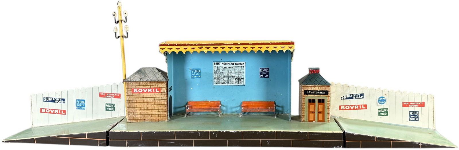 MARKLIN CHURCHBURY STATION DOWNHALL (1 of 11)