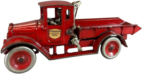 ARCADE IH RED BABY DUMP