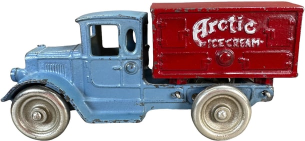 LARGE KILGORE ARCTIC ICE CREAM TRUCK