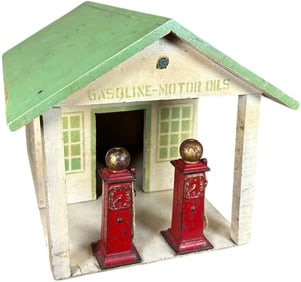 ARCADE WOODEN FILLING STATION