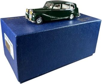 TOP MARGUES 1954 ROLLS ROYCE SCALE MODEL