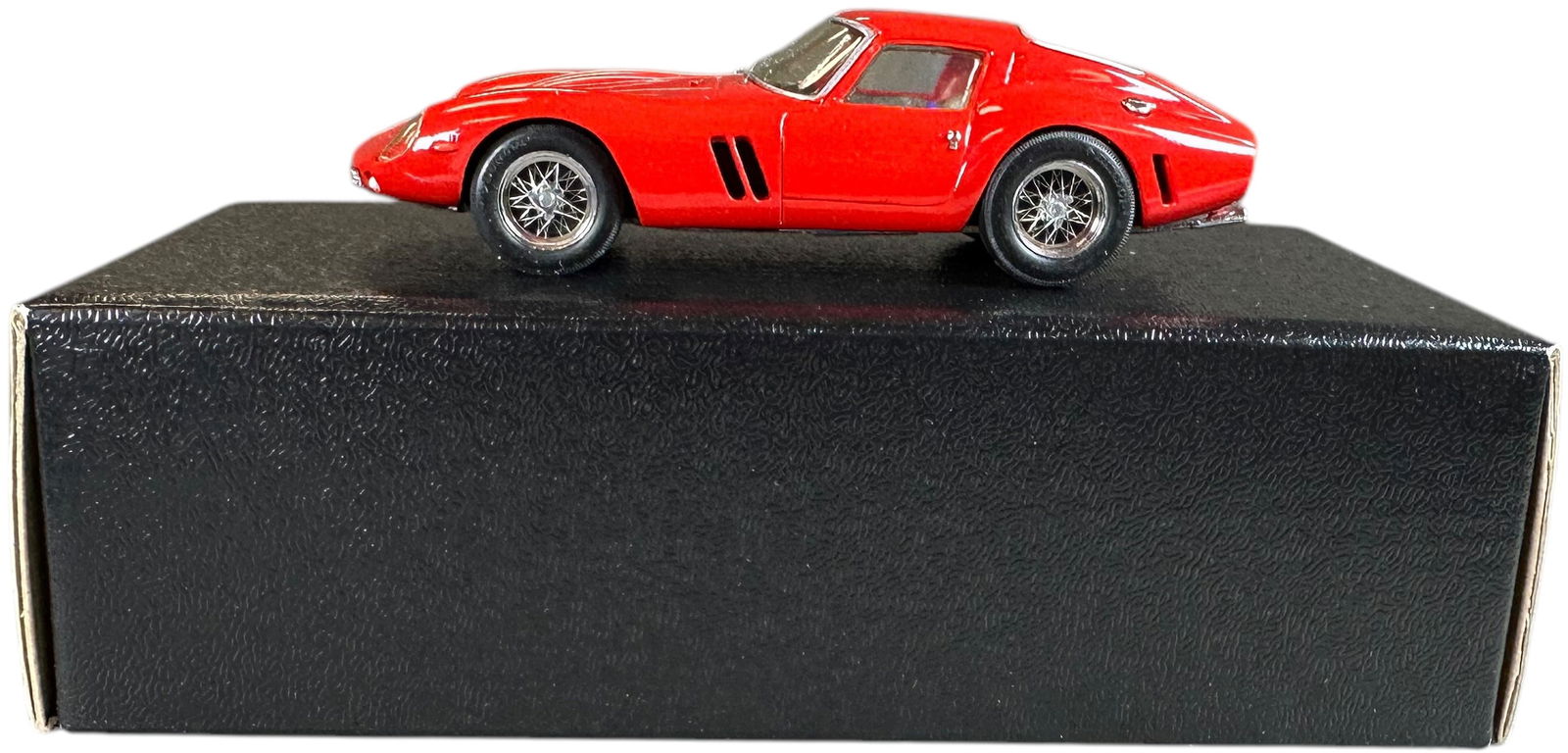 NEWCON MODELS FERRARI 250 GTO SCALE MODEL (1 of 5)