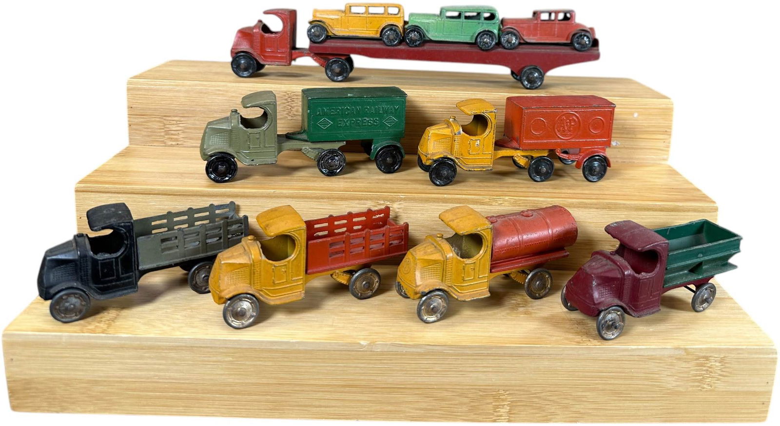 TOOTSIETOY MACK TRUCK ASSORTMENT (1 of 5)